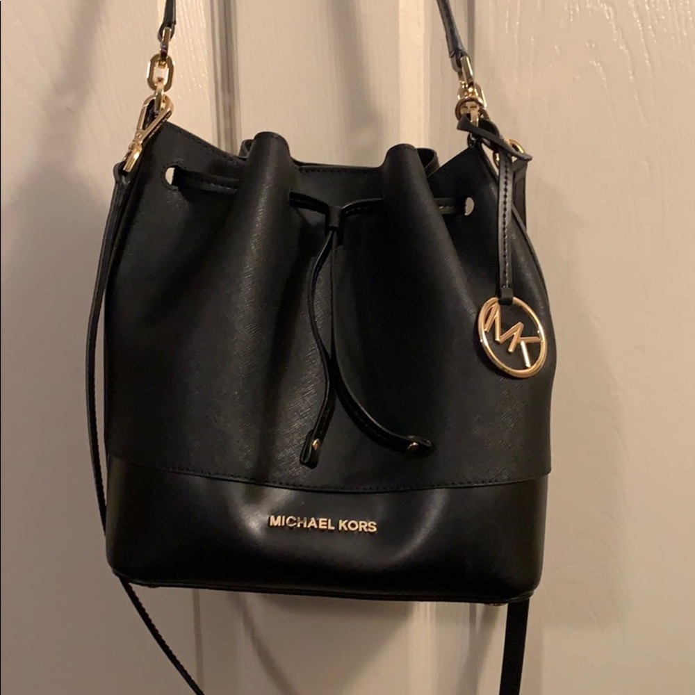 Michael Kors Bucket Crossbody/Shoulder Bag (NWOT)